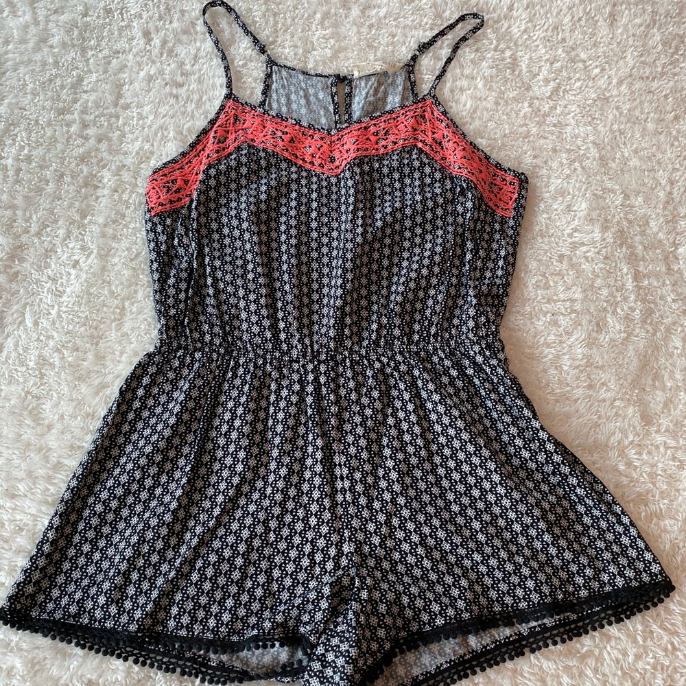 SUPER CUTE romper with details! Size medium
